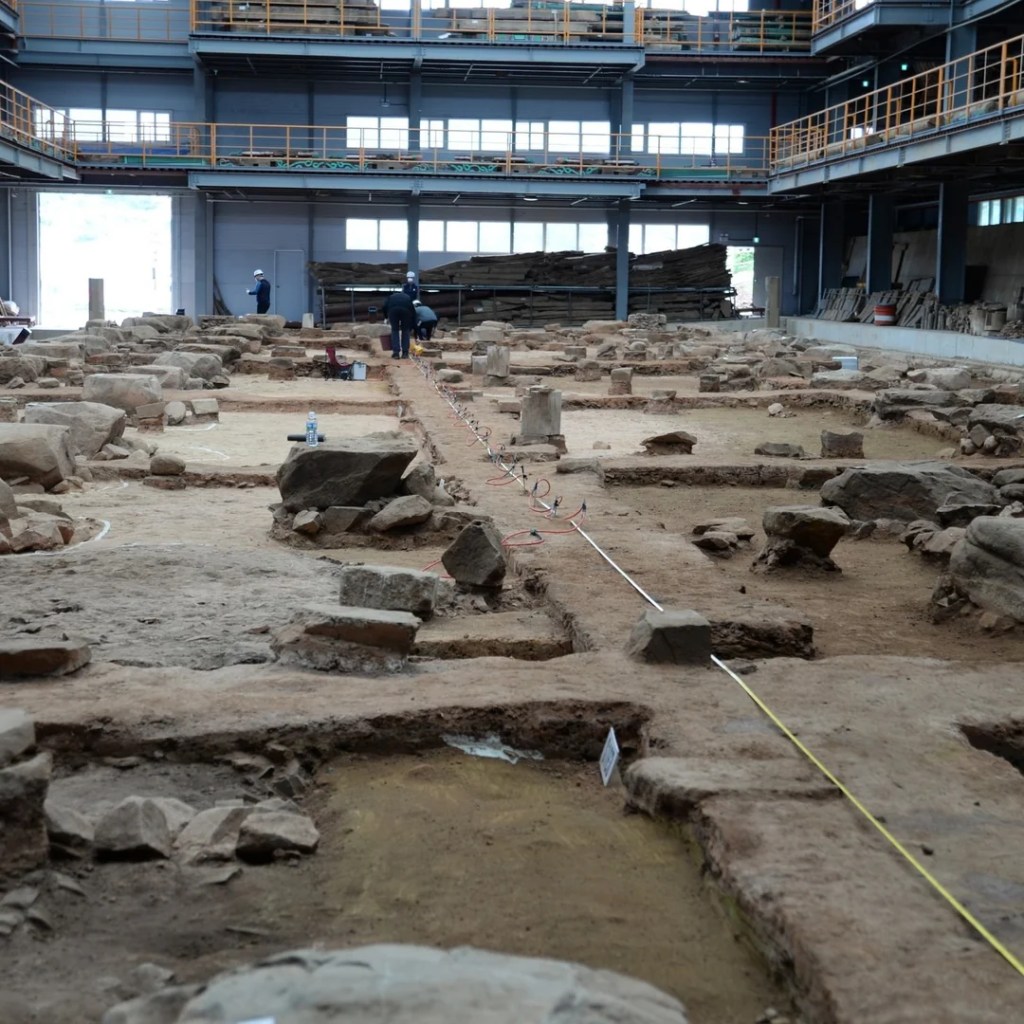 Excavación arqueológica del subsuelo del Jinnamgwan durante la restauración