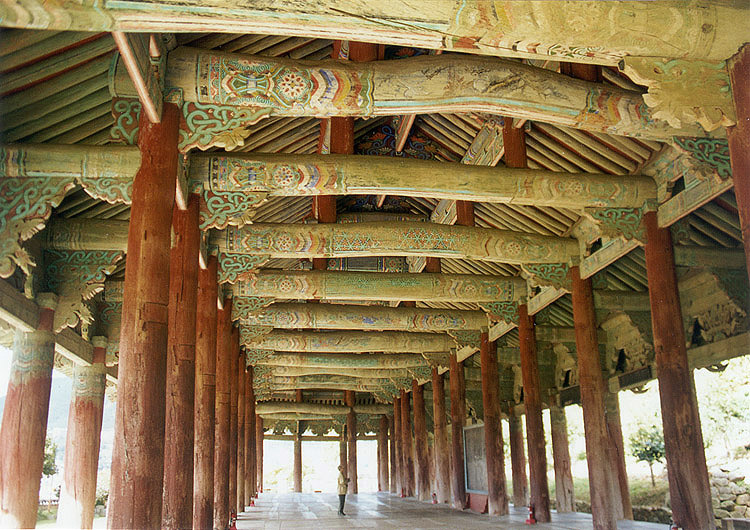 Interior del Jinnamgwan antes de la restauración integral